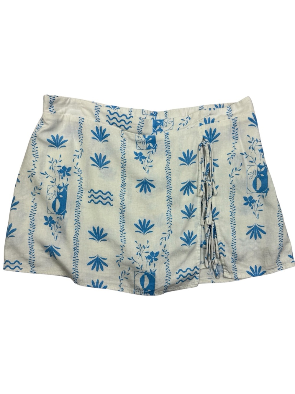 wild fable White Shorts with Blue Mediterranean Floral Motif linen blend M
